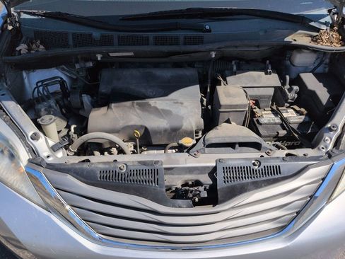 Used 2013 Toyota Sienna XLE FWD image 23