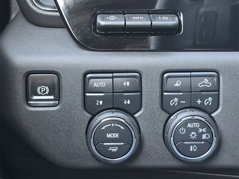 Used 2025 Chevrolet Silverado 1500 ZR2 w/ Technology Package image 8