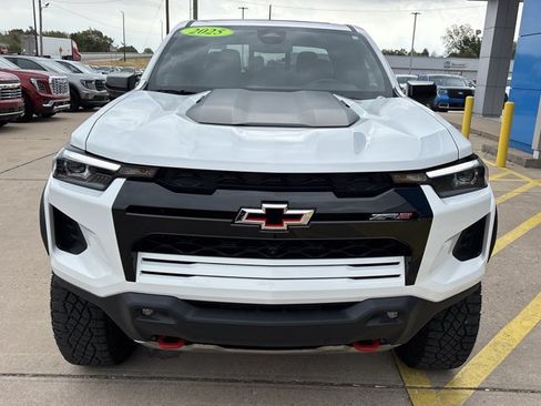 Used 2025 Chevrolet Colorado ZR2 w/ Technology Package AWD/4WD image 10