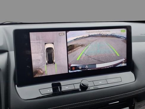 Used 2025 Nissan Rogue Platinum w/ Tech Package image 27