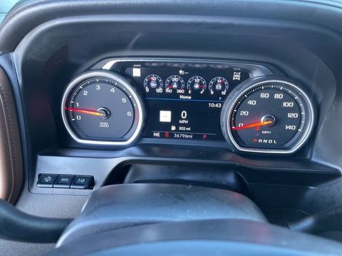 Used 2022 Chevrolet Silverado 1500 High Country w/ Technology Package image 9