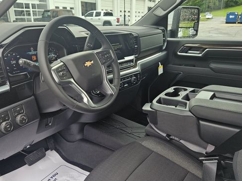 New 2026 Chevrolet Silverado 3500 LT AWD/4WD image 6