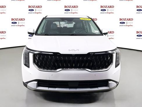 Used 2025 Kia Carnival FWD image 2