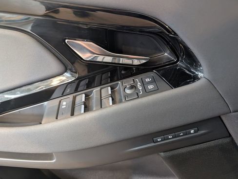 Used 2024 Land Rover Range Rover Evoque Dynamic SE image 12