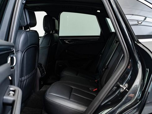 Certified 2024 Porsche Macan S AWD/4WD image 44