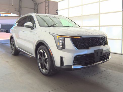 Used 2025 Kia Sorento EX AWD/4WD image 4