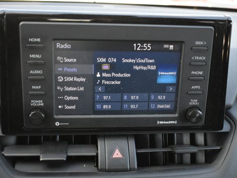 Used 2021 Toyota RAV4 LE image 23