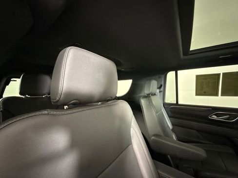 Used 2024 Chevrolet Suburban Z71 w/ Luxury Package image 27