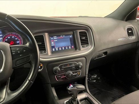 Used 2022 Dodge Charger SXT RWD image 5
