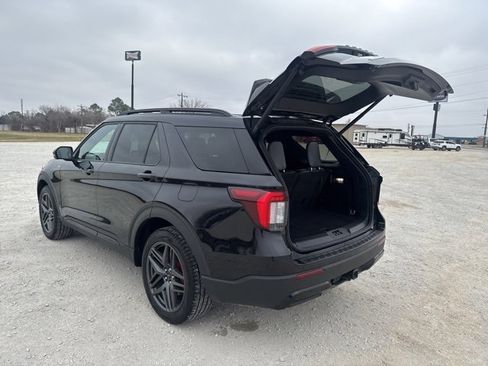 Used 2025 Ford Explorer ST-Line w/ ST-Line Street Pack image 4