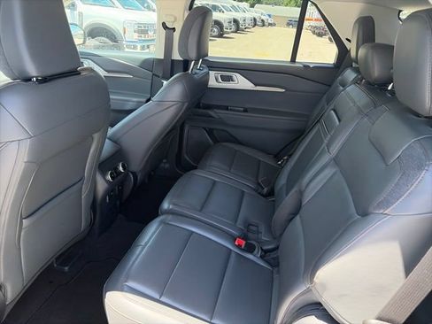 Used 2025 Ford Explorer Active w/ Active Comfort Package AWD/4WD image 10