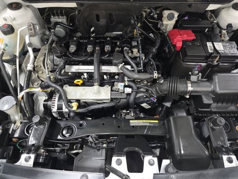 Used 2020 Nissan Kicks S FWD image 8