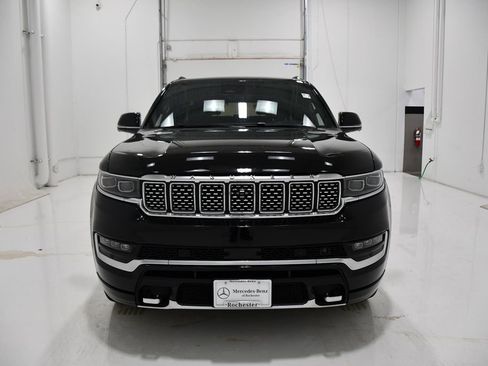 Used 2022 Jeep Grand Wagoneer Series III w/ Rear Seat Video Group 1 image 2