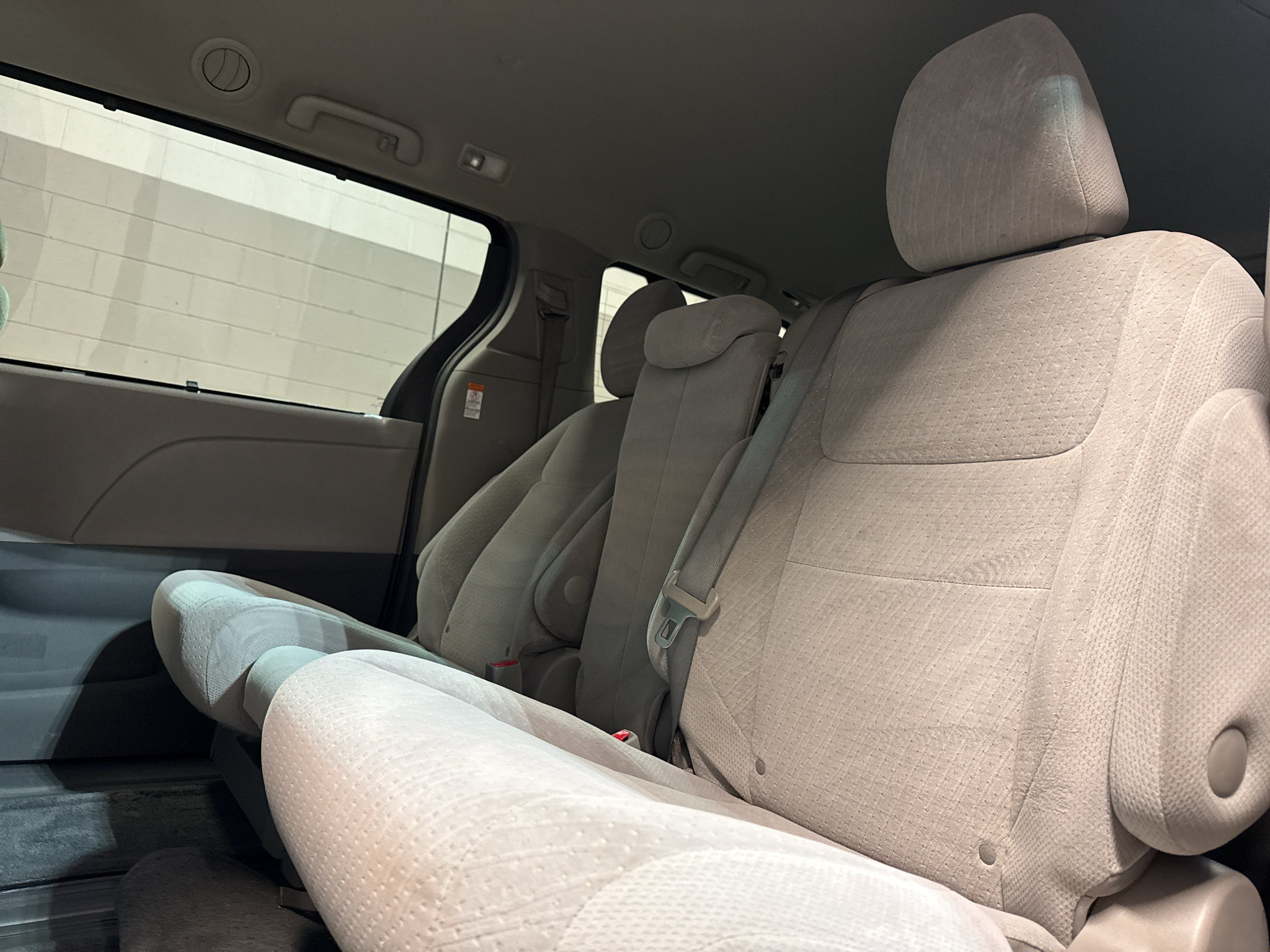 Used 2015 Toyota Sienna LE FWD image 28
