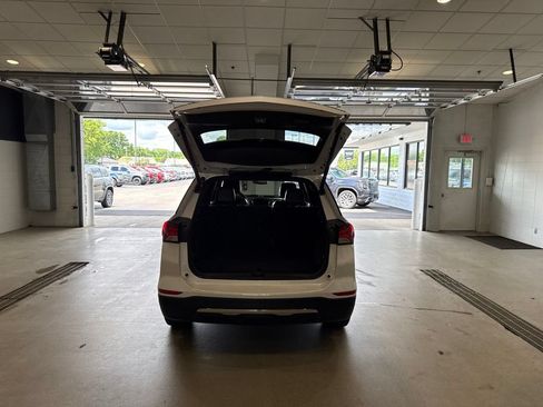 Used 2023 Chevrolet Equinox Premier AWD/4WD image 16