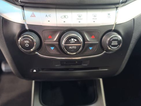 Used 2011 Dodge Journey Crew FWD image 22