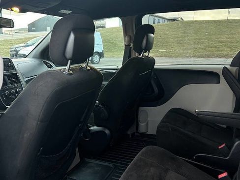 Used 2016 Dodge Grand Caravan SE FWD image 12