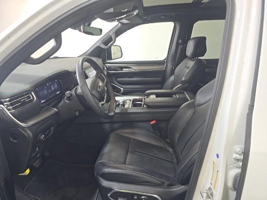 Used 2024 Jeep Wagoneer Series II AWD/4WD image 6