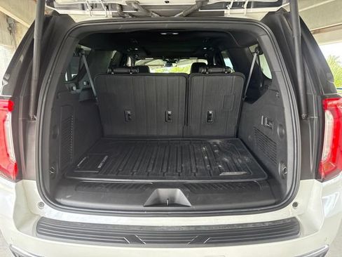 Used 2023 GMC Yukon XL SLT w/ SLT Luxury Package RWD image 5