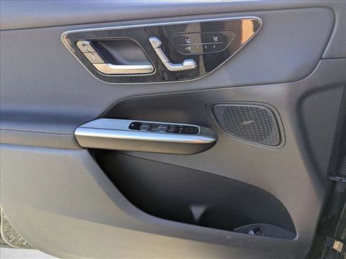 Certified 2025 Mercedes-Benz GLC 300 image 8