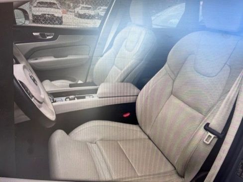 Used 2023 Volvo XC60 B5 Ultimate w/ Climate Package AWD/4WD image 3