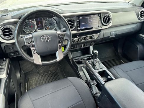 Used 2020 Toyota Tacoma SR5 w/ Technology Package AWD/4WD image 15
