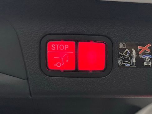 Certified 2025 Mercedes-Benz GLS 450 4MATIC image 11