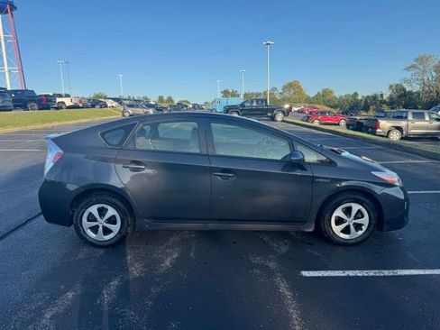 Used 2015 Toyota Prius Two FWD image 2