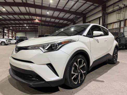 Used 2019 Toyota C-HR XLE FWD image 9