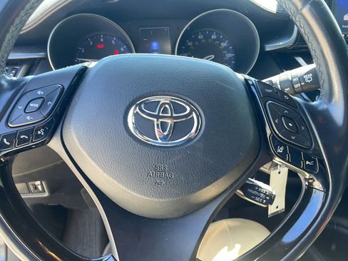 Used 2018 Toyota C-HR XLE FWD image 17