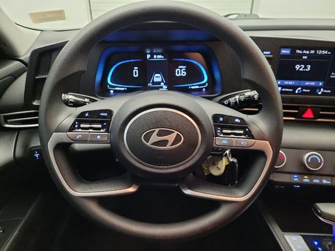 Used 2025 Hyundai Elantra SE FWD image 22