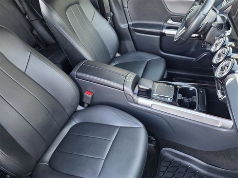 Used 2022 Mercedes-Benz GLB 250 image 12