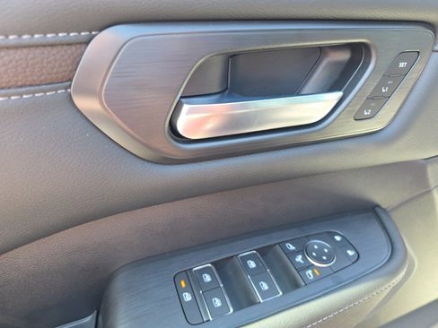 New 2026 Nissan Armada SL w/ Captain's Chari Seat Package image 17