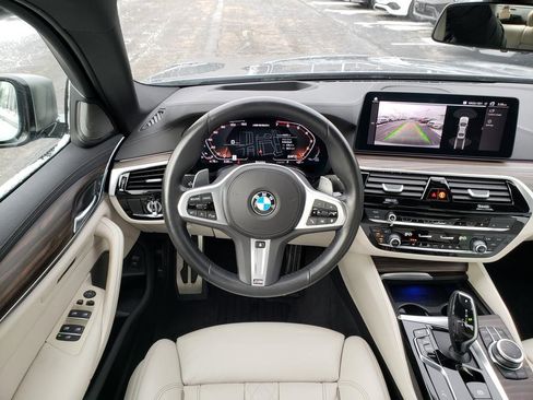 Used 2022 BMW M550i xDrive M550i xDrive w/ Premium Package image 14