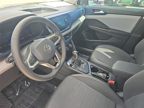 Used 2023 Volkswagen Taos SE FWD image 17