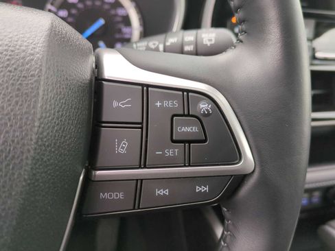 Used 2022 Toyota Highlander XLE image 27