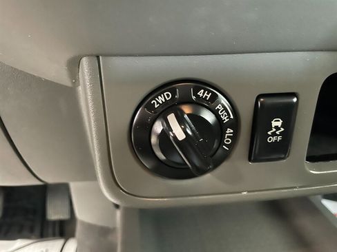 Used 2019 Nissan Frontier SV image 12