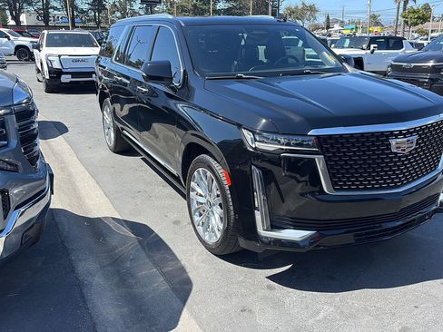 Used 2022 Cadillac Escalade ESV Premium Luxury w/ Performance Package AWD/4WD image 6