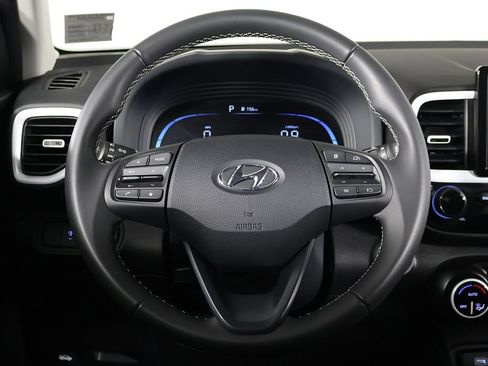 Certified 2025 Hyundai Venue Limited image 32