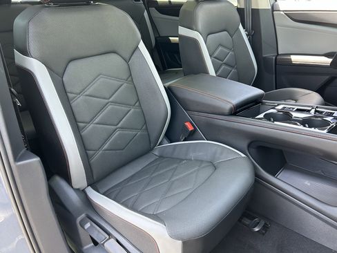 Certified 2025 Volkswagen Atlas Peak Edition SE AWD/4WD image 8