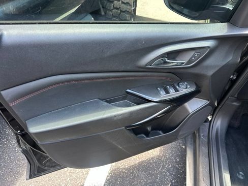 Used 2025 Chevrolet Trax RS w/ Sunroof Package FWD image 9