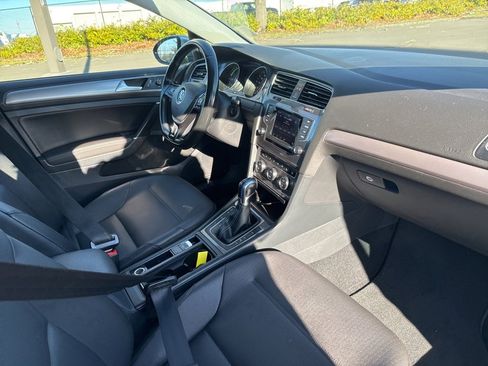 Used 2015 Volkswagen e-Golf SEL Premium image 28