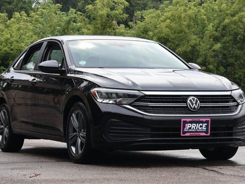 Used 2024 Volkswagen Jetta SE FWD image 3