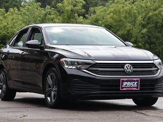 Used 2024 Volkswagen Jetta SE FWD video 3