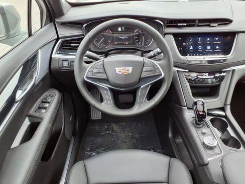 New 2025 Cadillac XT5 Premium Luxury image 17