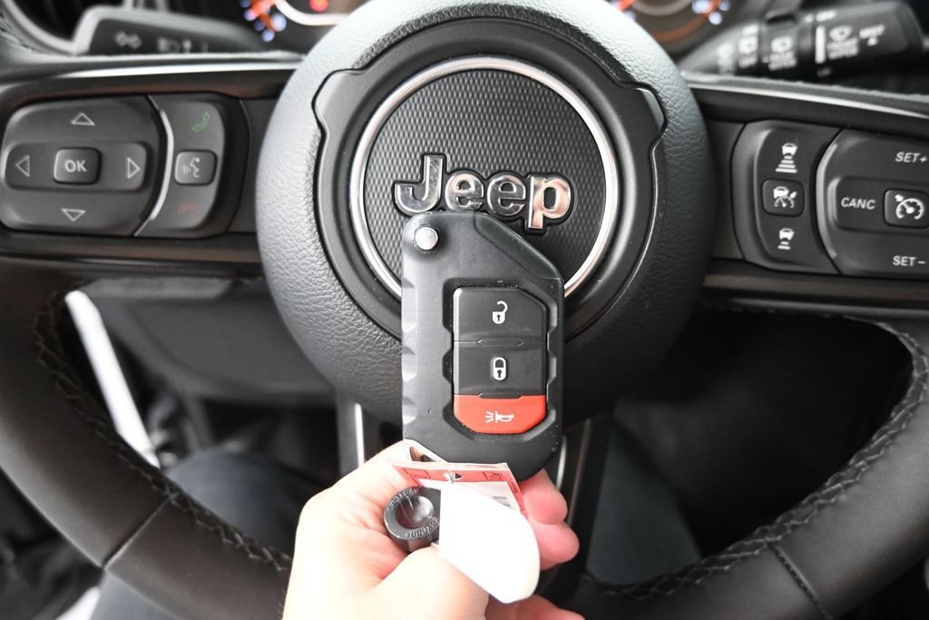 Used 2025 Jeep Wrangler Unlimited Rubicon AWD/4WD image 36
