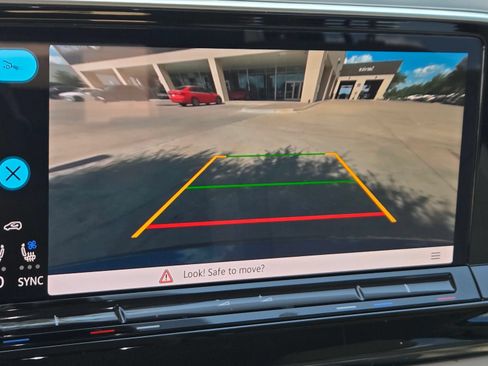 Used 2024 Volkswagen Atlas SE FWD image 17