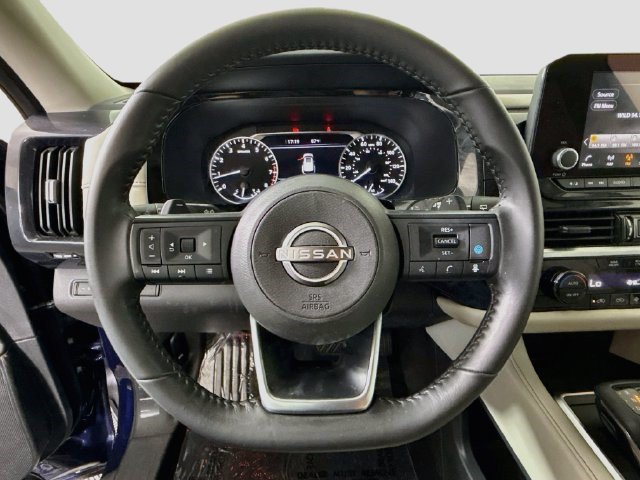 Used 2024 Nissan Pathfinder SV w/ Lighting Package (N92) FWD image 12