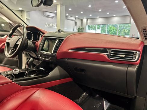 Used 2017 Maserati Levante AWD/4WD image 10