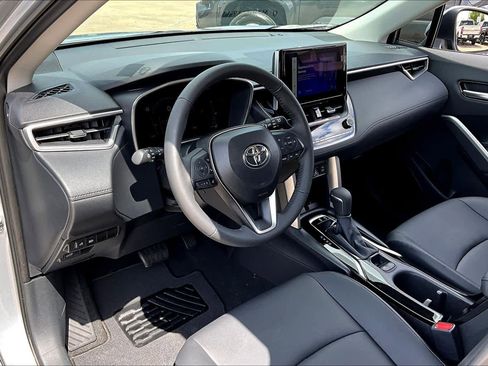 Used 2024 Toyota Corolla Cross XLE w/ Convenience Package image 18
